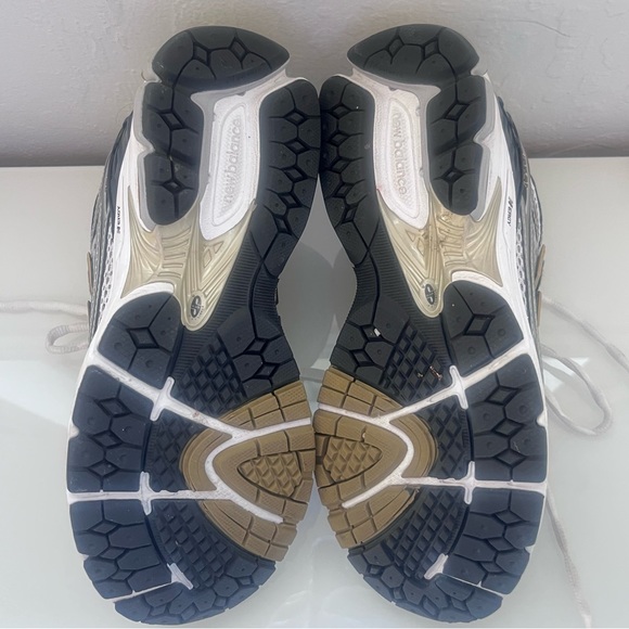 [Like New!] NEW BALANCE 1906R Black / White / Gold Metallic: Sz M5 / W 6.5 - Picture 13 of 14